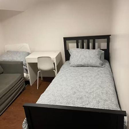 Basemewnt Room With Private Bathroom 36C Toronto Luaran gambar