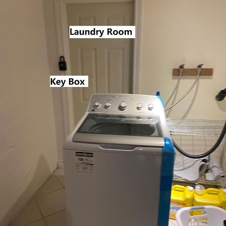 Basemewnt Room With Private Bathroom 36C Toronto Luaran gambar